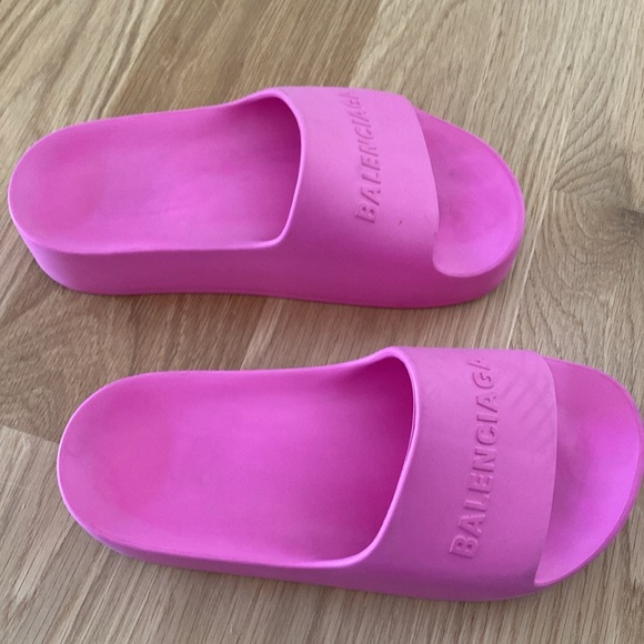 Balenciaga Women’s Chunky Slide Sandals - Picture 2 of 6
